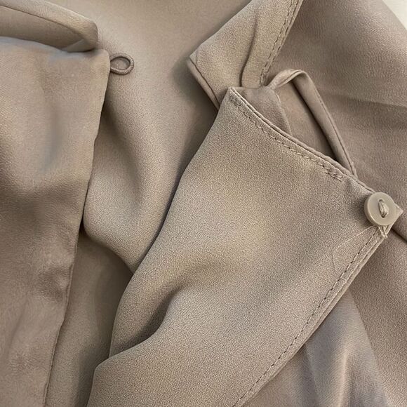 H&M Gray Satin Sleeveless Blouse Womens Size Extra Large XL Flowy Minimalist - Picture 6 of 10